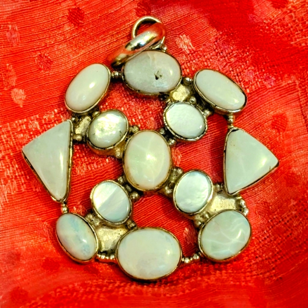 Earthy Quartz And Naturel Shell Pendant In Genuine .925 Sterling Silver Pendant
